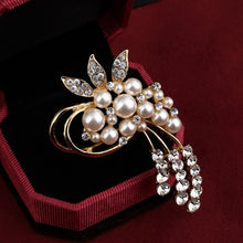 Load image into Gallery viewer, Women's High Quality Vintage Gold Brooch