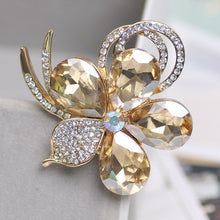 Load image into Gallery viewer, Women's High Quality Vintage Gold Brooch