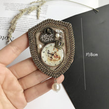 Load image into Gallery viewer, Women's Designer Brooches