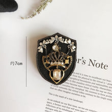 Load image into Gallery viewer, Women's Designer Brooches