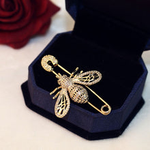 Load image into Gallery viewer, Men&#39;s Full Crystal Gold Bee Brooches
