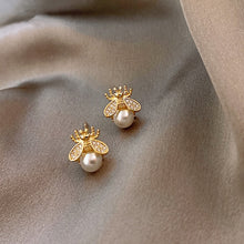 Load image into Gallery viewer, Women&#39;s Exquisite Honey Bee Pearl Earrings
