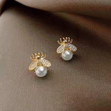 Load image into Gallery viewer, Women&#39;s Exquisite Honey Bee Pearl Earrings
