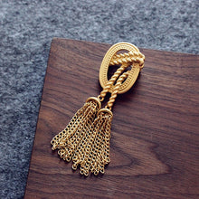 Load image into Gallery viewer, Women&#39;s Baroque Vintage Gold Color Plated Crystal Brooch
