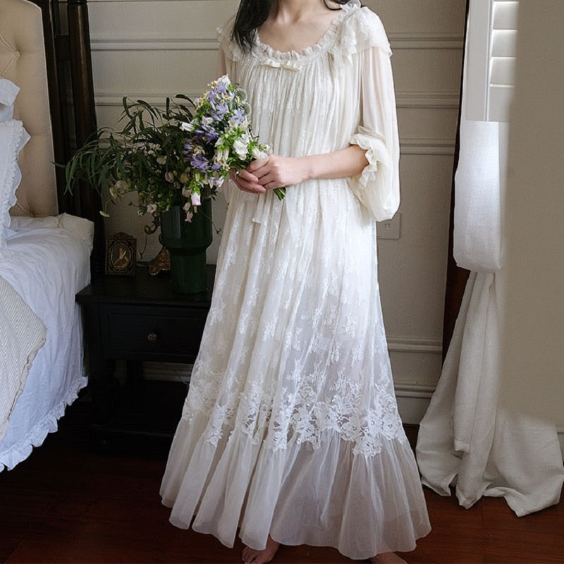 Women's Vintage Embroidery White Lace Nightgown