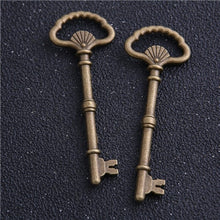 Load image into Gallery viewer, 4pcs/lot 22*63mm Antique Bronze Metal Alloy Lovely Large Fan Key
