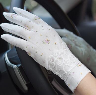 Women's Vintage Rose Lace Cotton Gloves