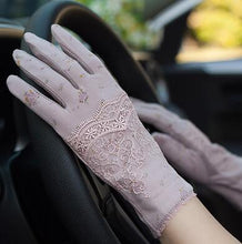 Load image into Gallery viewer, Women&#39;s Vintage Rose Lace Cotton Gloves
