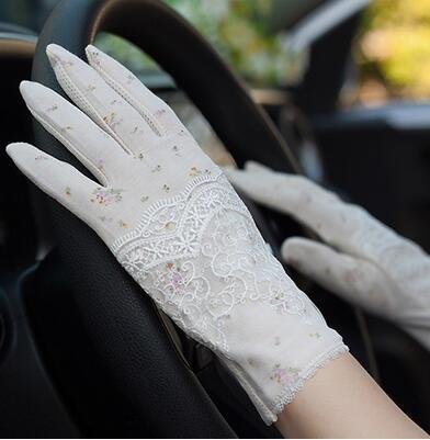 Women's Vintage Rose Lace Cotton Gloves – Lady Whistledown's Store