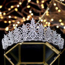 Load image into Gallery viewer, Women&#39;s Queen Tiara Vintage Headpiece
