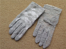 Load image into Gallery viewer, Women&#39;s Vintage Lace Gloves
