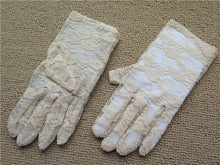 Load image into Gallery viewer, Women&#39;s Vintage Lace Gloves
